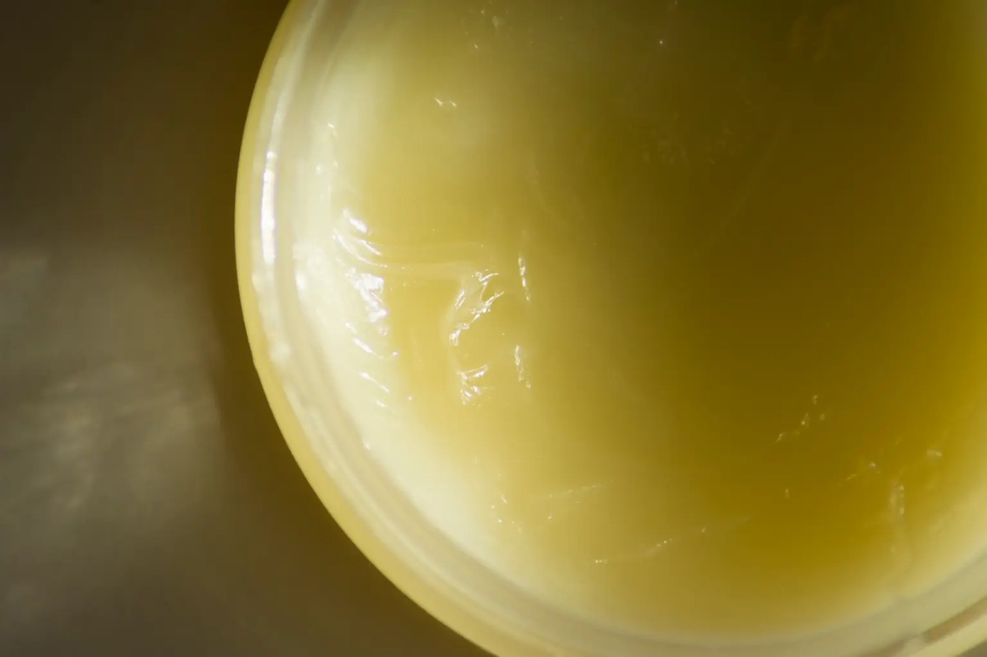 Lanolin được chiết xuất từ da cừu là một chất phụ gia không được ghi trong thành phần của kẹo cao su.