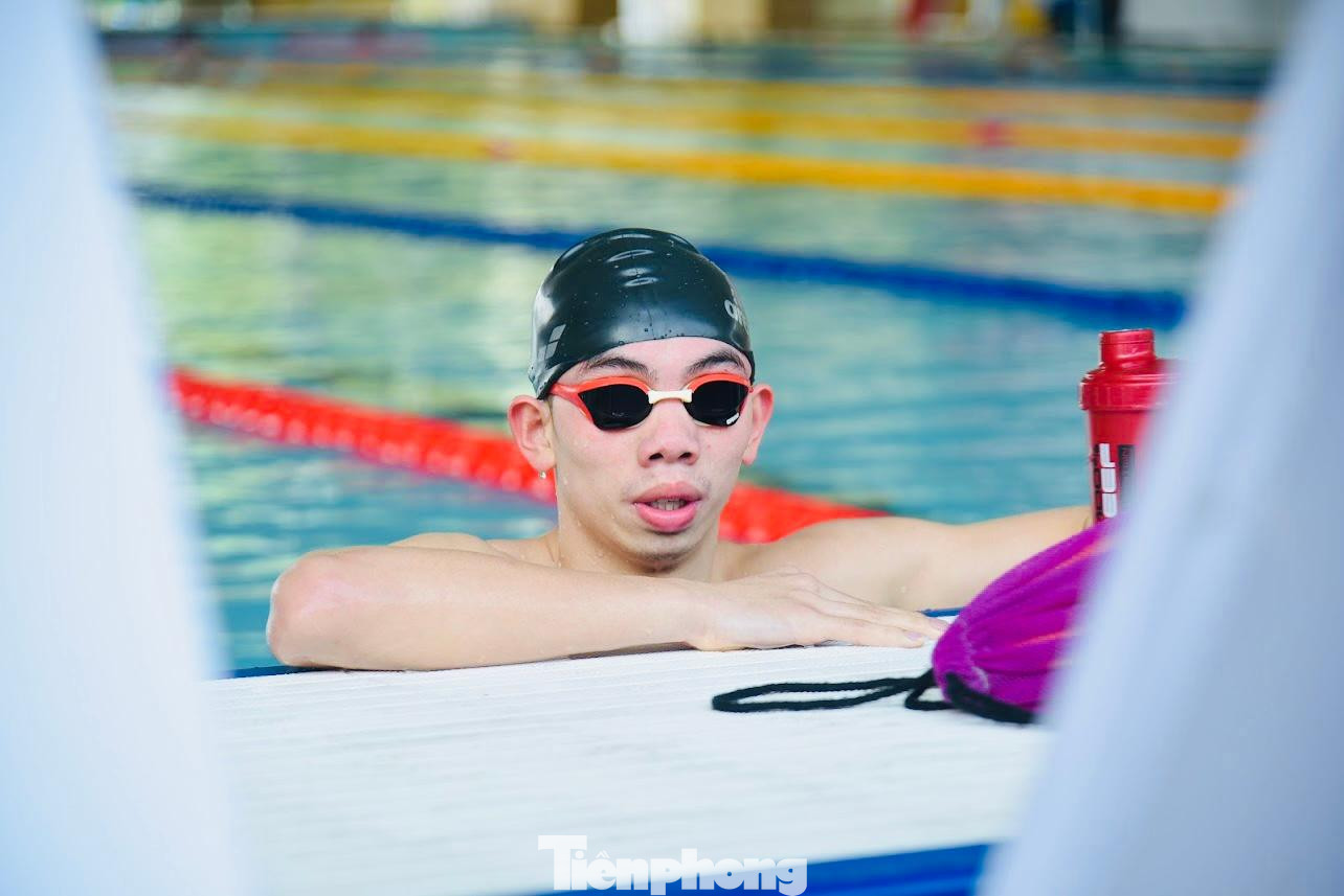 Ở chuyến tập huấn cuối năm 2021 vừa qua tại Hungary, Huy Hoàng đã vượt qua kỷ lục của bản thân được xác lập vào năm 2019, xô đổ kỷ lục quốc gia tại nội dung thi 400m tự do.