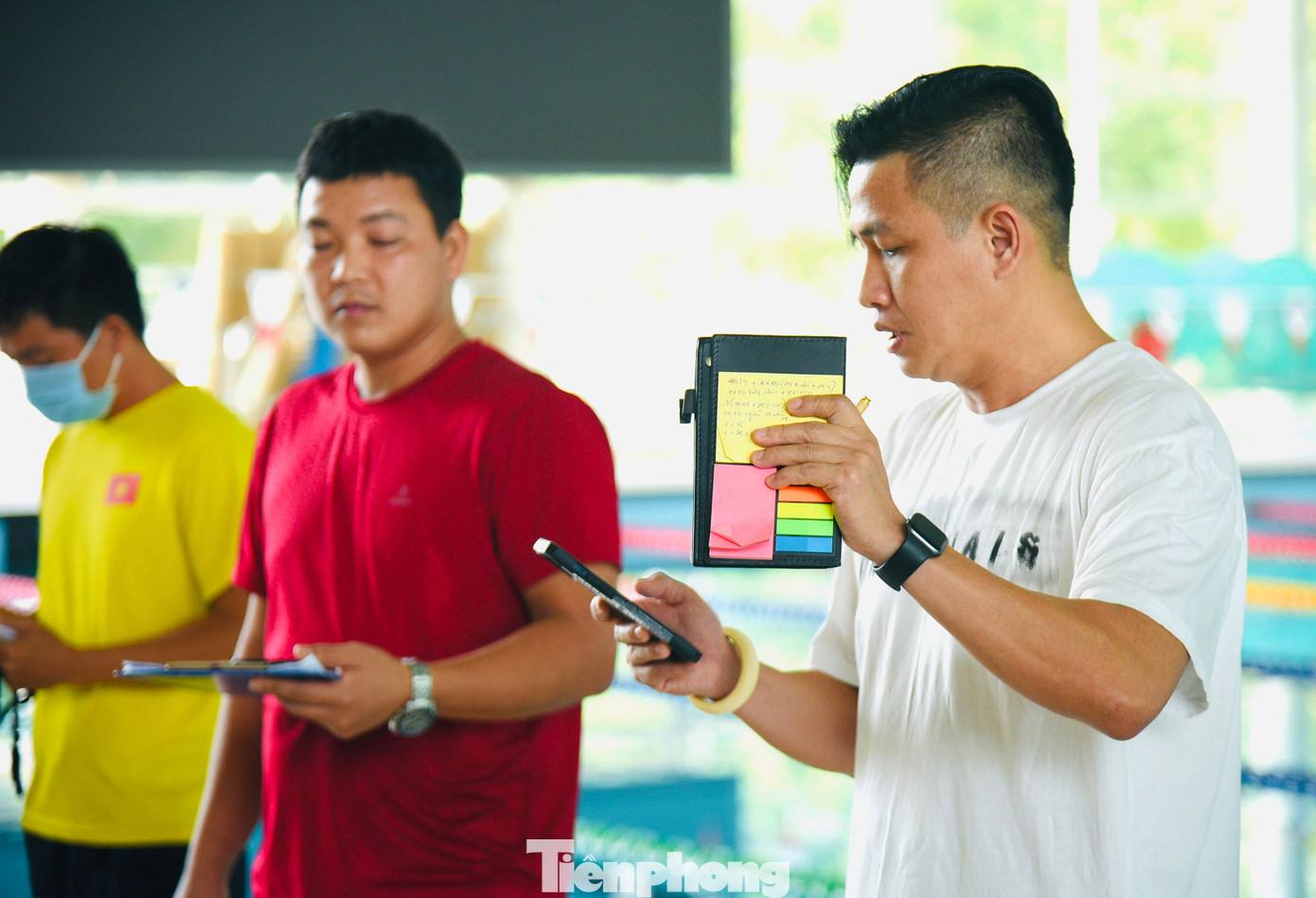 Ban huấn luyện liên tục theo sát các tuyển thủ và có những điều chỉnh giáo án phù hợp cho chặng đường nước rút.