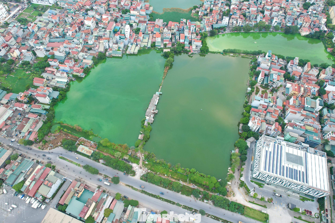 Theo bản đồ kế hoạch sử dụng đất TP Hà Nội năm 2020, nhiều hồ nước đã được đưa vào kế hoạch sử dụng để xây dựng chung cư, nhà ở, đường sá.