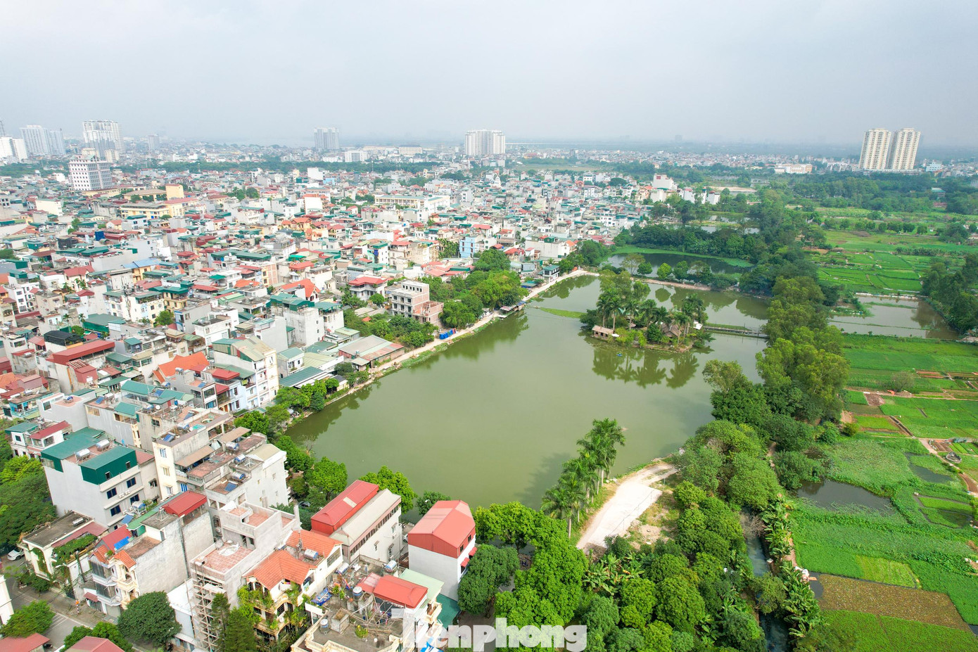 Trong ngõ 419 phố Lĩnh Nam (quận Hoàng Mai, Hà Nội) cũng có một hồ nước khác nằm trong kế hoạch sử dụng đất và sắp bị san lấp một phần để làm nhà ở.