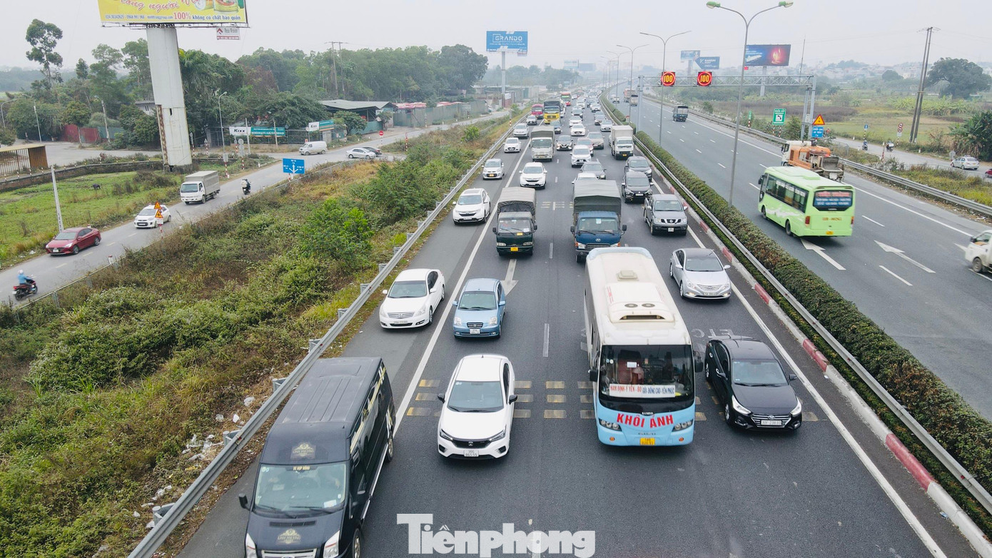 Trong khi hướng ngược lại vào Trung tâm thành phố, lượng xe thông thoáng hơn nhiều.