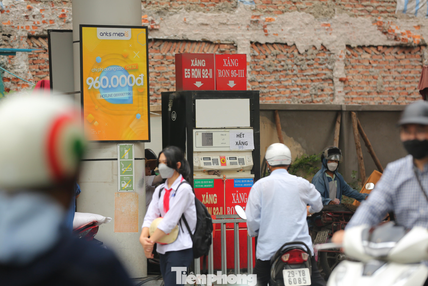 Tình trạng mệt mỏi vì thua lỗ đang khiến các doanh nghiệp, cửa hàng xăng bán lẻ tìm mọi cách "mách chiêu" cho nhau cùng dừng bán...