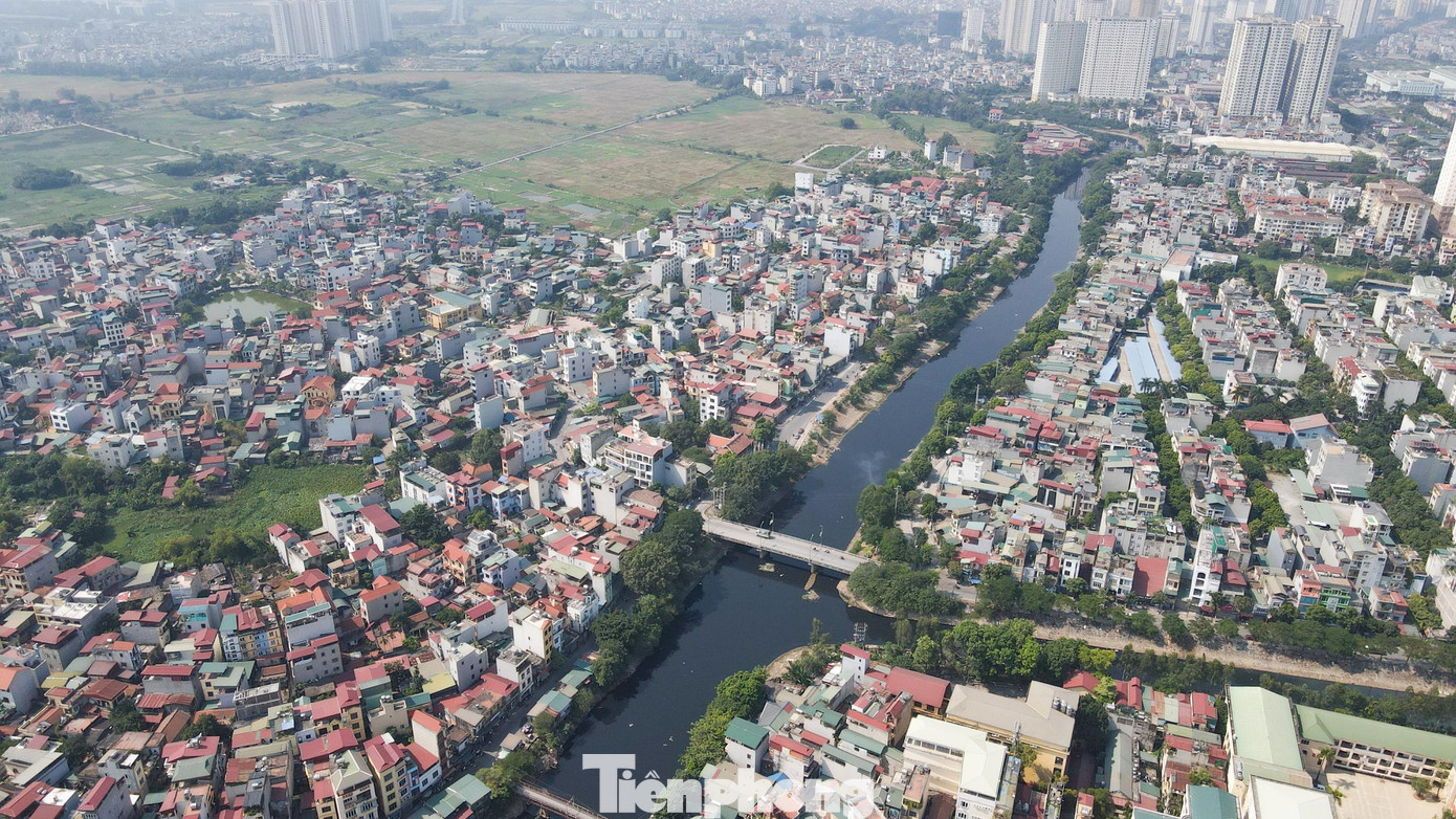 Sông Nhuệ với chiều dài 74 km, trong đó đoạn thuộc Tp.Hà Nội dài hơn 63 km (nối thông với sông Tô Lịch) cũng đang trong tình trạng ô nhiễm nghiêm trọng.