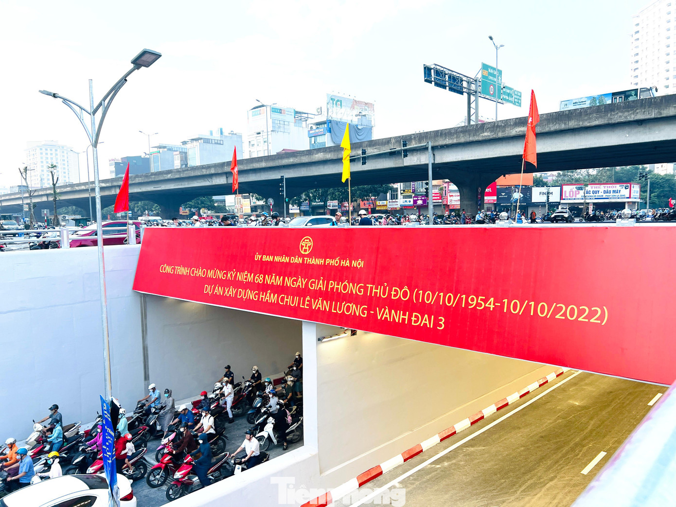 Hầm chui Lê Văn Lương được TP Hà Nội khởi công từ tháng 10/2020, với tổng mức đầu tư gần 700 tỷ đồng.