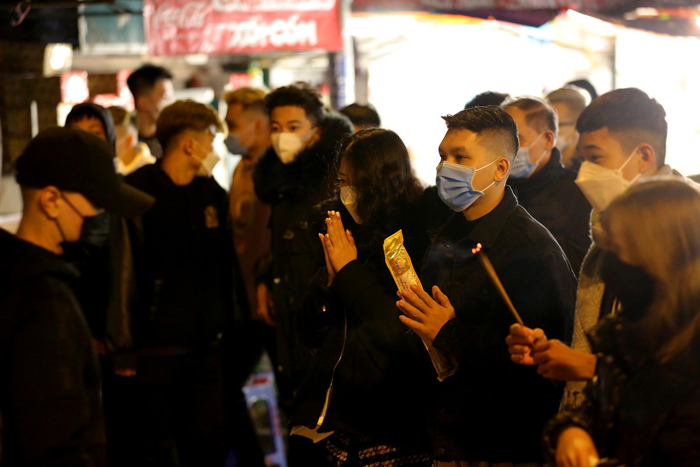 Năm nay do dịch bệnh vẫn còn diễn biến phức tạp, nên lượng người dân đổ về đi lễ giảm hơn so với mọi năm.