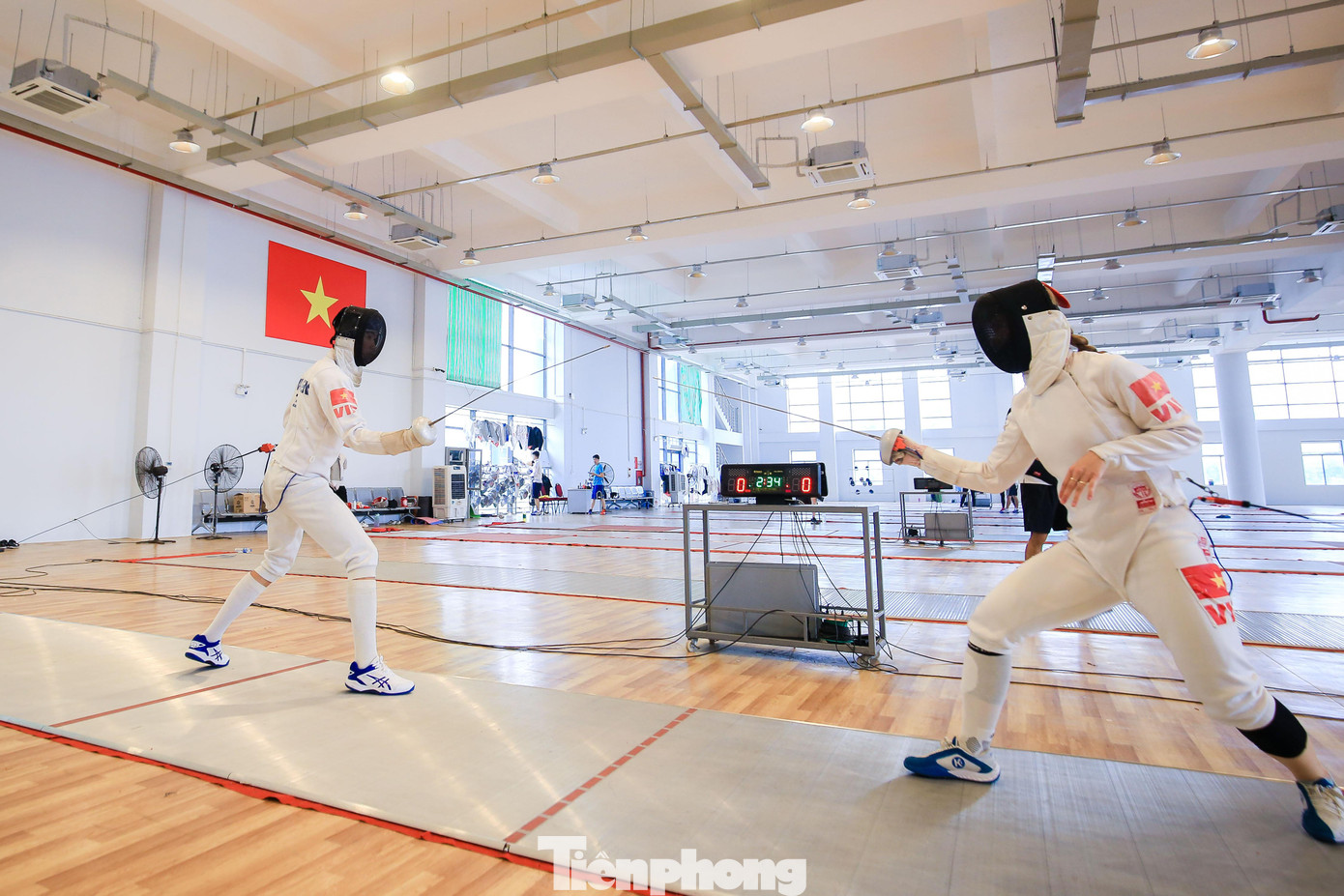 Vào thời điểm cách giải đấu 1 tháng, các vận động viên được yêu cầu tập luyện với cường độ 2 buổi/ngày, trong đó tập trung chủ yếu vào rèn luyện, nâng cao thể lực cũng như hoàn thiện kỹ thuật.