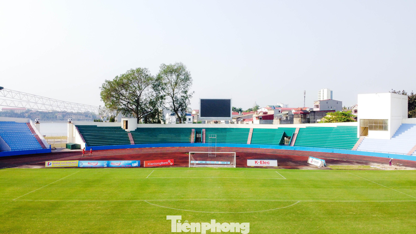 Ngoài sân Việt Trì, tỉnh Phú Thọ cũng đã chuẩn bị 3 sân tập chính và 4 sân dự phòng trong khu vực TP.Việt Trì. Các sân này đều đảm bảo tiêu chuẩn của giải đấu. Ngoài sân Việt Trì, tỉnh Phú Thọ cũng đã chuẩn bị 3 sân tập chính và 4 sân dự phòng trong khu vực TP.Việt Trì. Các sân này đều đảm bảo tiêu chuẩn của giải đấu.