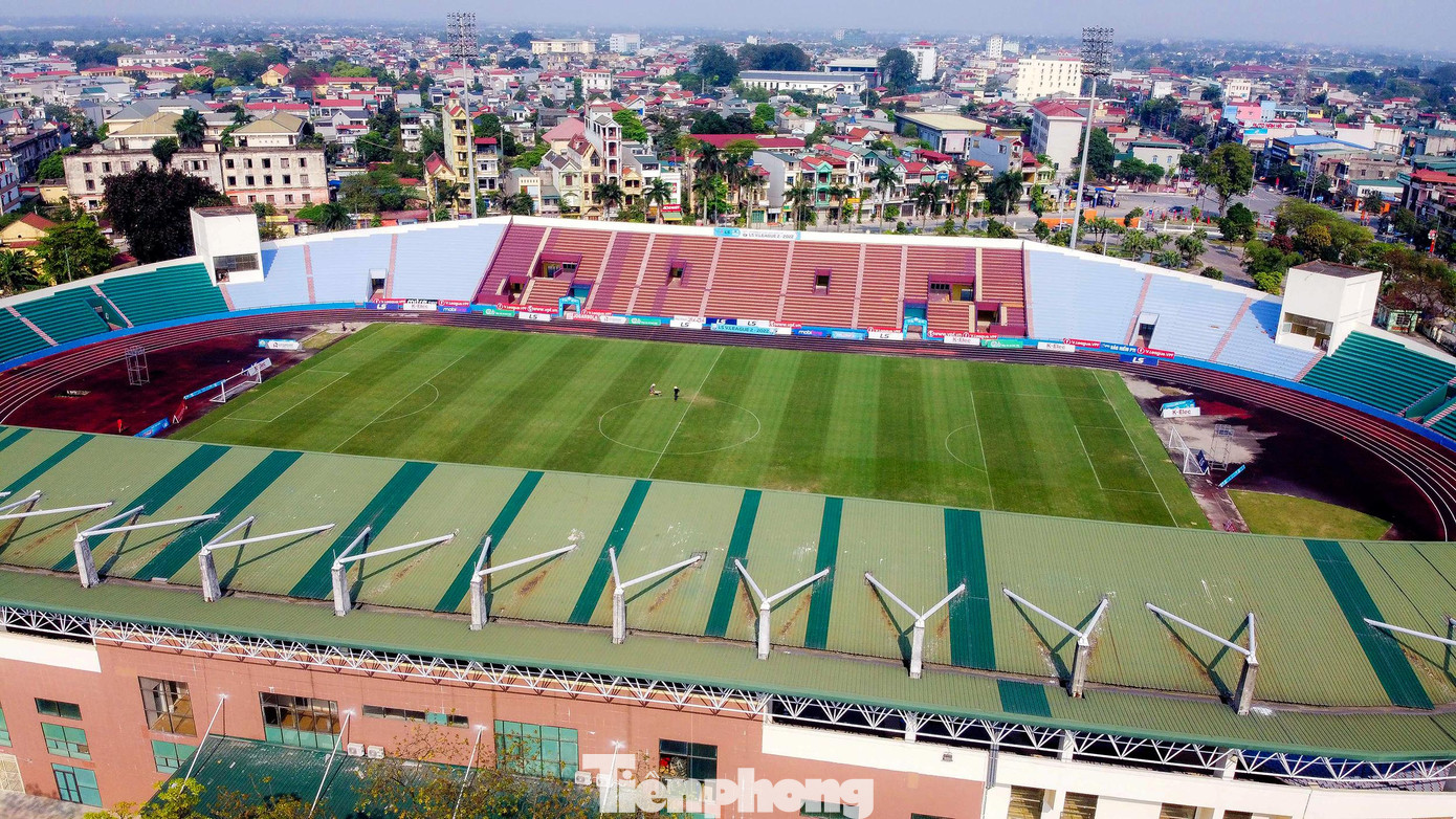 Để phục vụ SEA Games 31, UBND tỉnh Phú Thọ đã đầu tư 44 tỉ đồng để nâng cấp sân Việt Trì. Để phục vụ SEA Games 31, UBND tỉnh Phú Thọ đã đầu tư 44 tỉ đồng để nâng cấp sân Việt Trì.