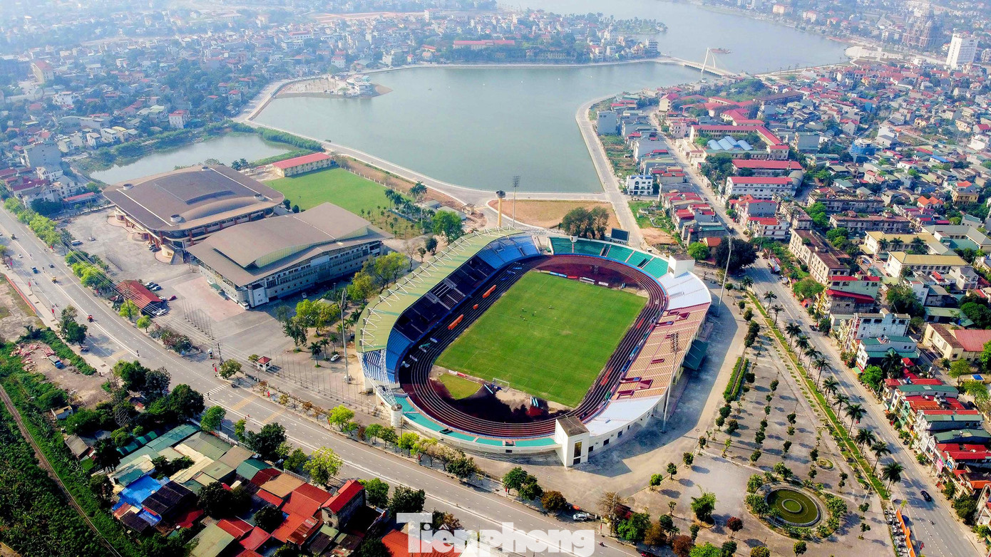 Mặt cỏ của sân vận động Việt Trì hiện đang trong trạng thái rất tốt, các kỹ sư nông nghiệp thường xuyên chăm sóc, bảo dưỡng để có thể đạt trạng thái tốt nhất trước giờ khai mạc. Mặt cỏ của sân vận động Việt Trì hiện đang trong trạng thái rất tốt, các kỹ sư nông nghiệp thường xuyên chăm sóc, bảo dưỡng để có thể đạt trạng thái tốt nhất trước giờ khai mạc.