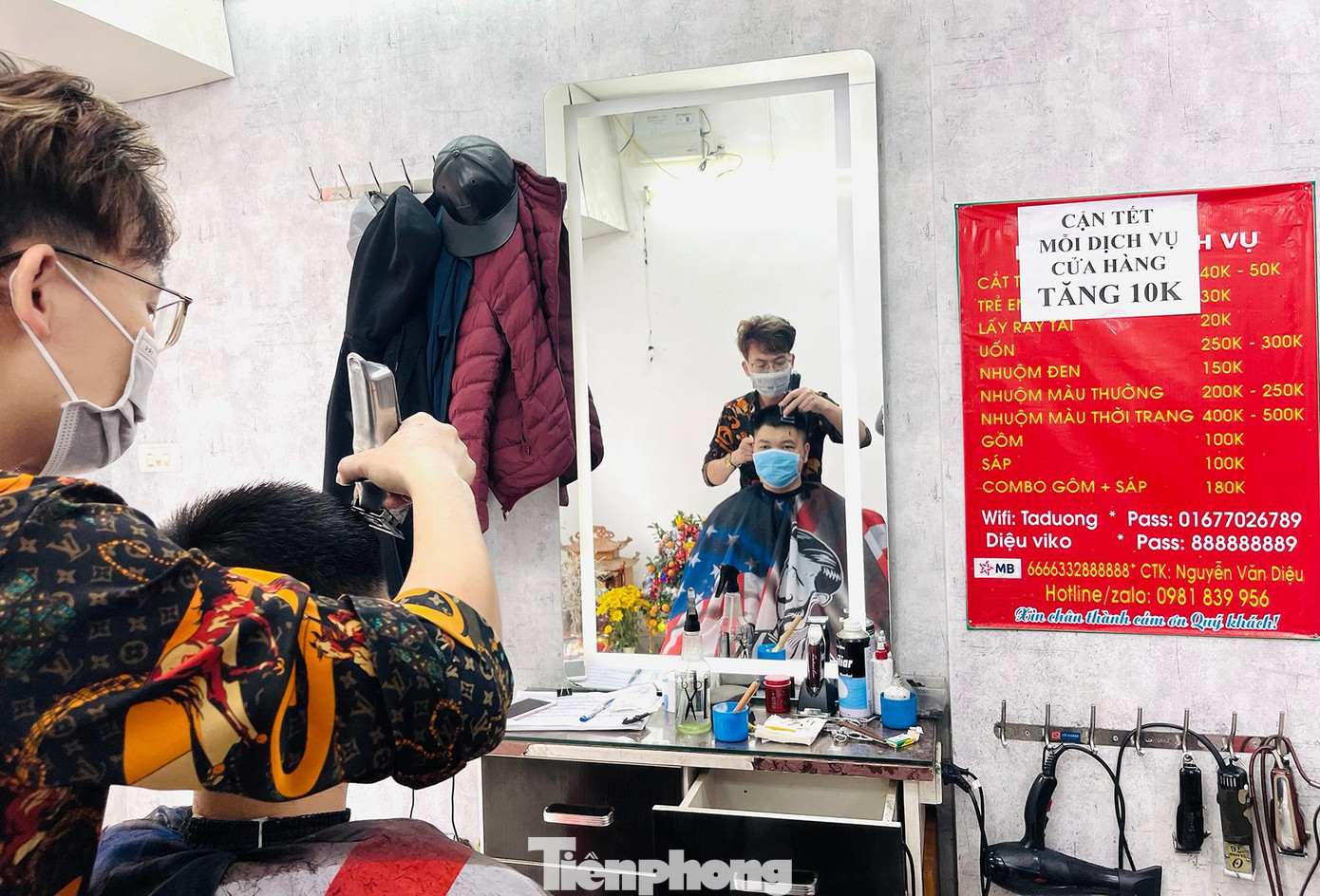 "Tuy nhiên chúng tôi chỉ tăng thêm 10K cho mỗi dịch vụ để tri ân khách hàng", anh Diệu nói.