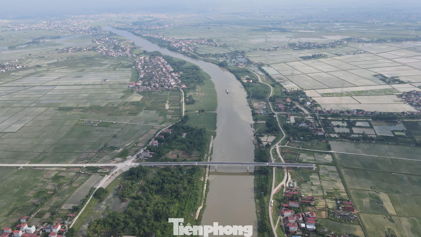 Đây là một trong những dự án cầu thuộc tổ hợp dự án đường vành đai 4 (Hà Nội), do Ban quản lý dự án Đầu tư xây dựng công trình giao thông Bắc Giang làm chủ đầu tư và triển khai từ năm 2017.