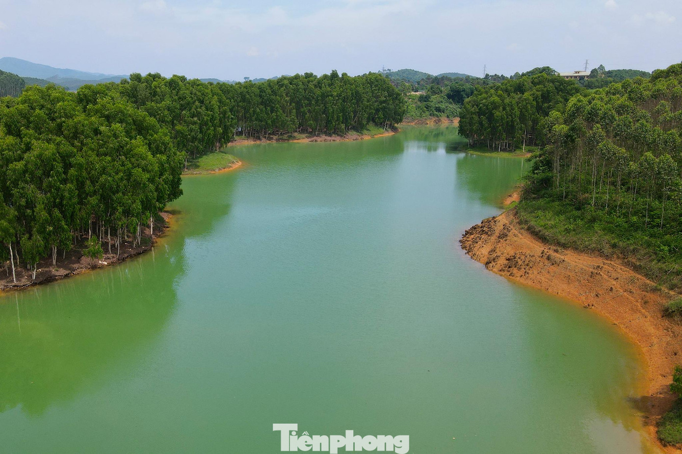 Vẻ đẹp nguyên sơ, kì bí đã tạo cho Thác Bà một vẻ đẹp lung linh huyền ảo, hiếm có.