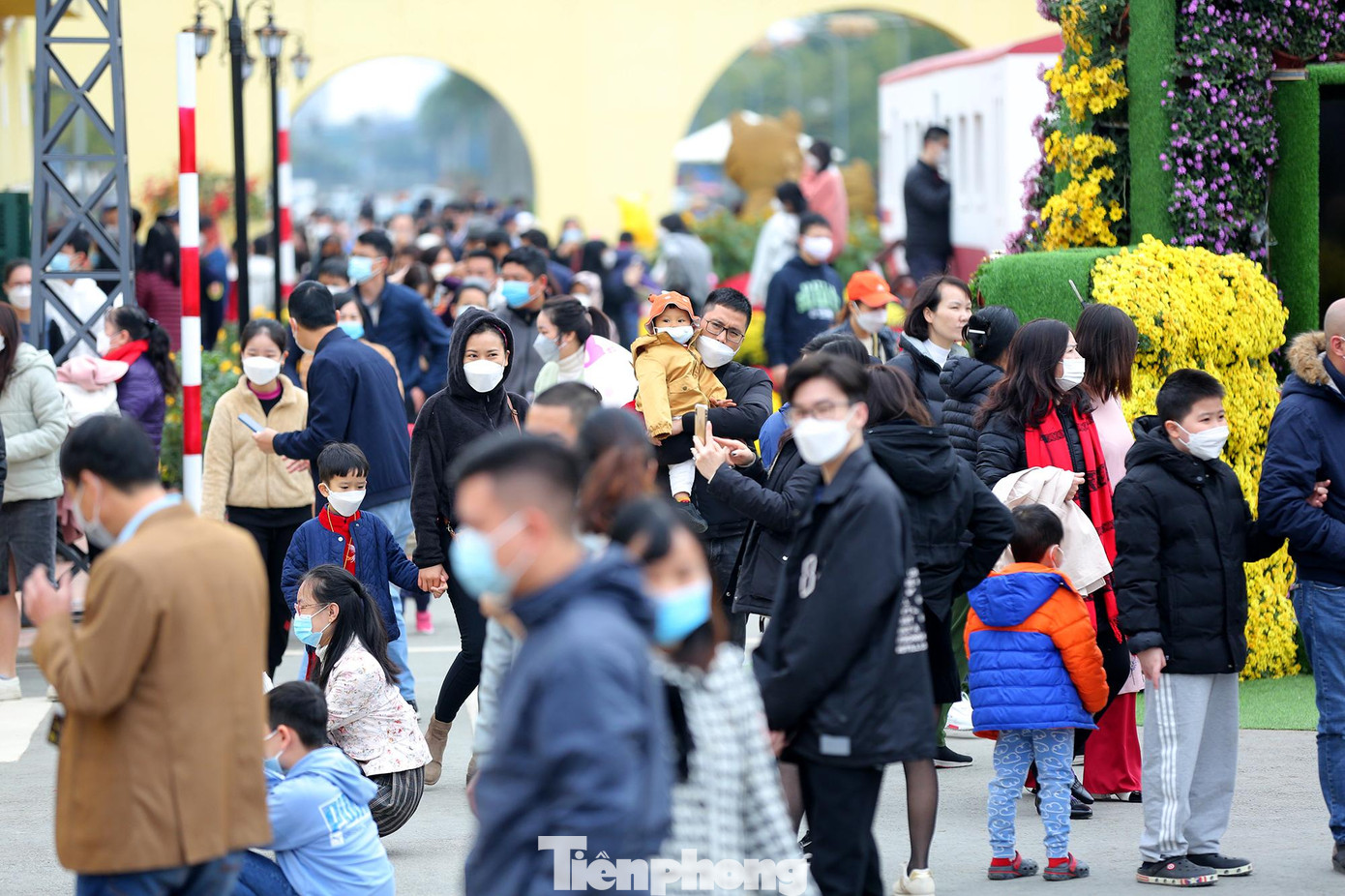 Hơn 20.000 m2 phía Tây Thủ đô với những con đường hoa, phố đi bộ với các trò chơi dân gian truyền thống là điểm du xuân phù hợp để người dân tìm đến tham quan dịp đầu năm mới.