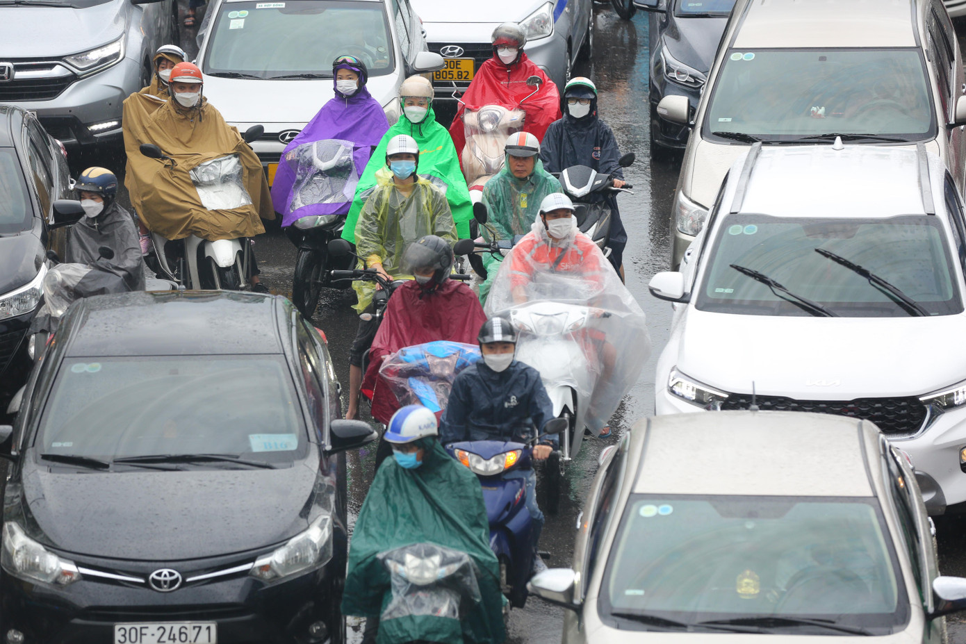 Tại Hà Nội, thời tiết nhiều mây, có lúc có mưa rào và dông, cục bộ có mưa to đến rất to.
