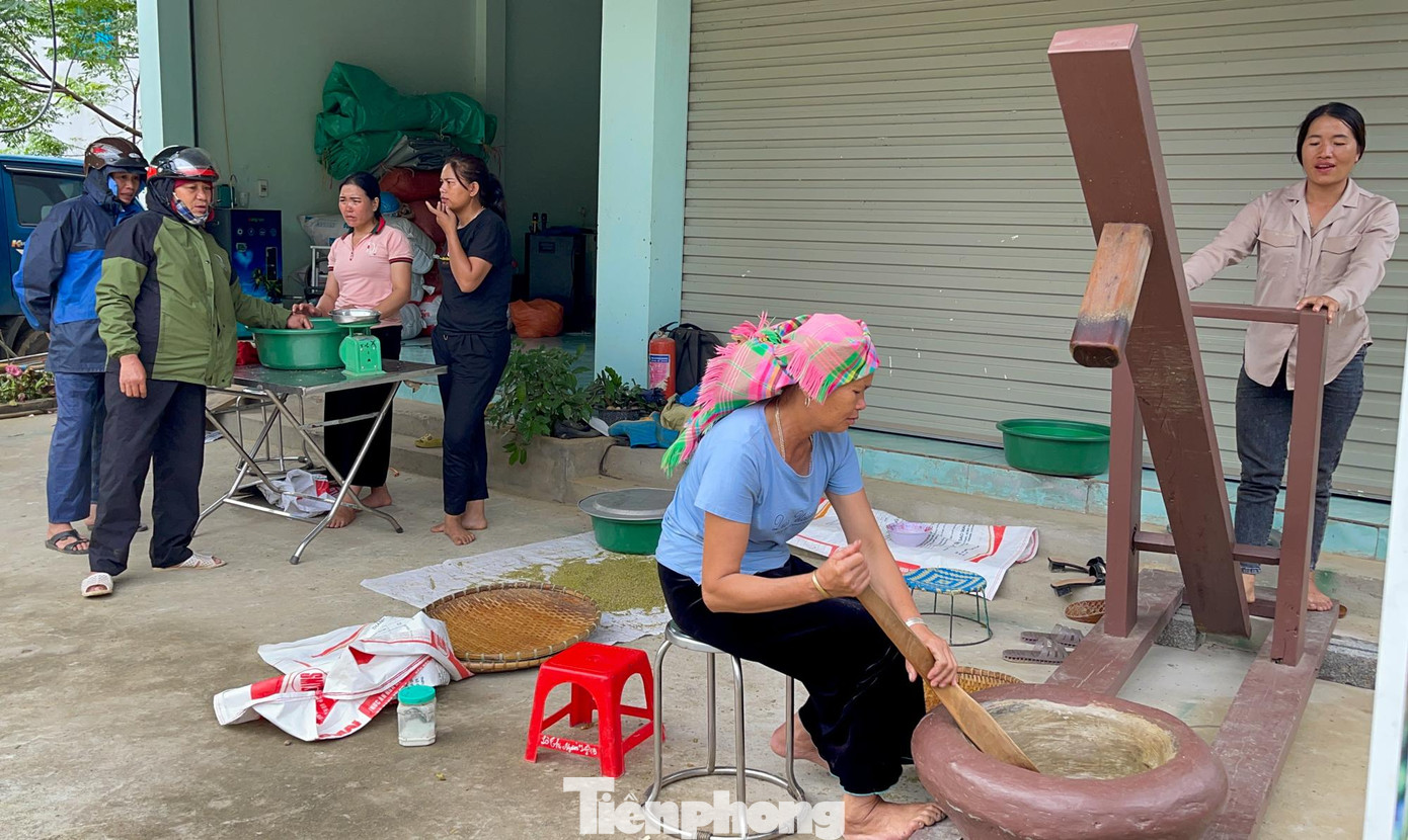 Trung bình khoảng 10 lần giã mới hoàn tất mẻ cốm.