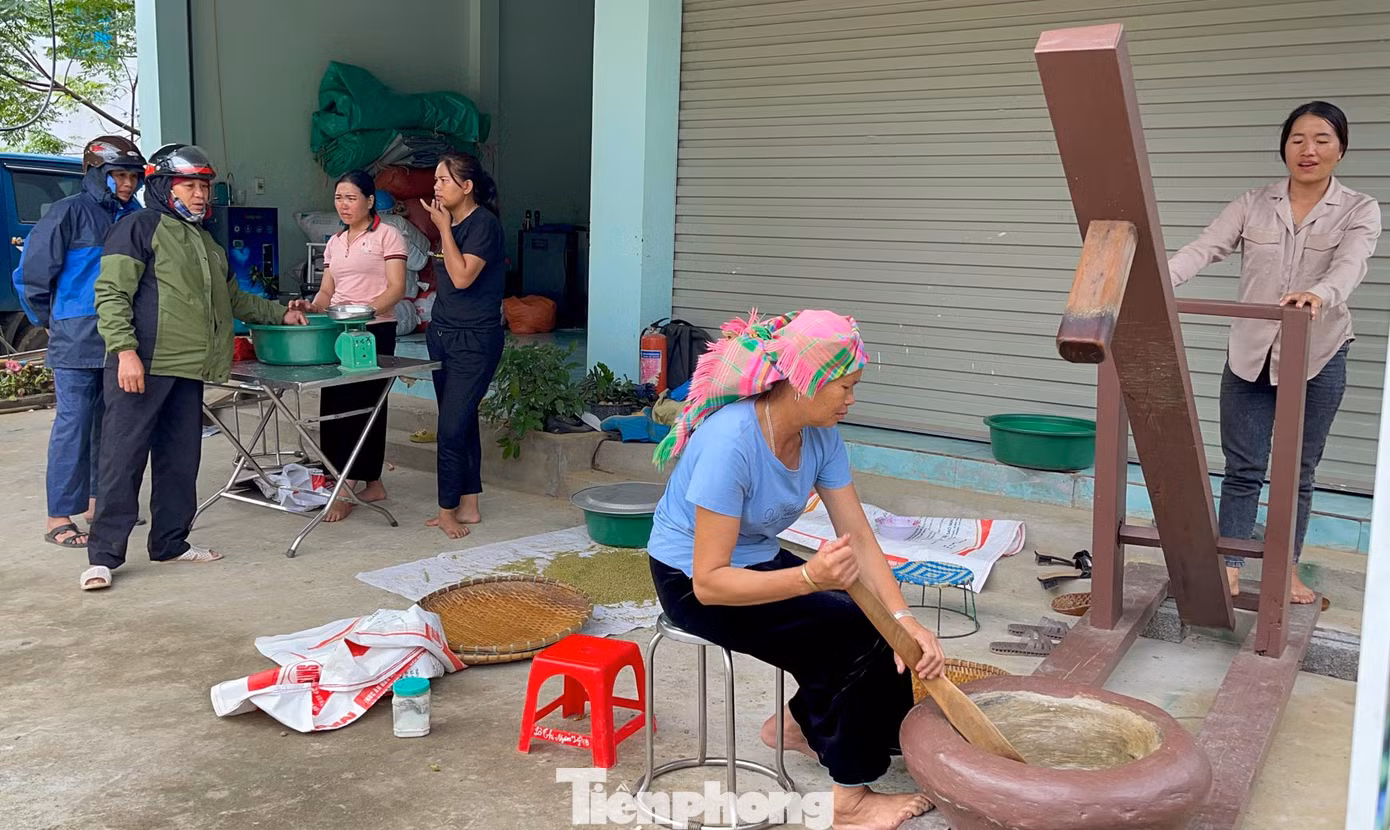 Trung bình khoảng 10 lần giã mới hoàn tất mẻ cốm.
