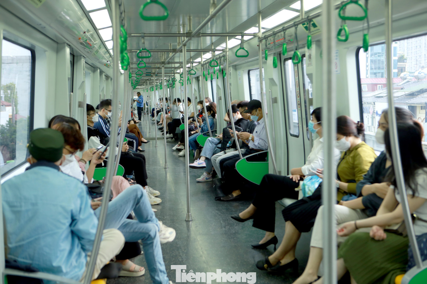 "Trong tháng 9, lượng hành khách đi tàu khoảng 26.000-28.000 hành khách/ngày...