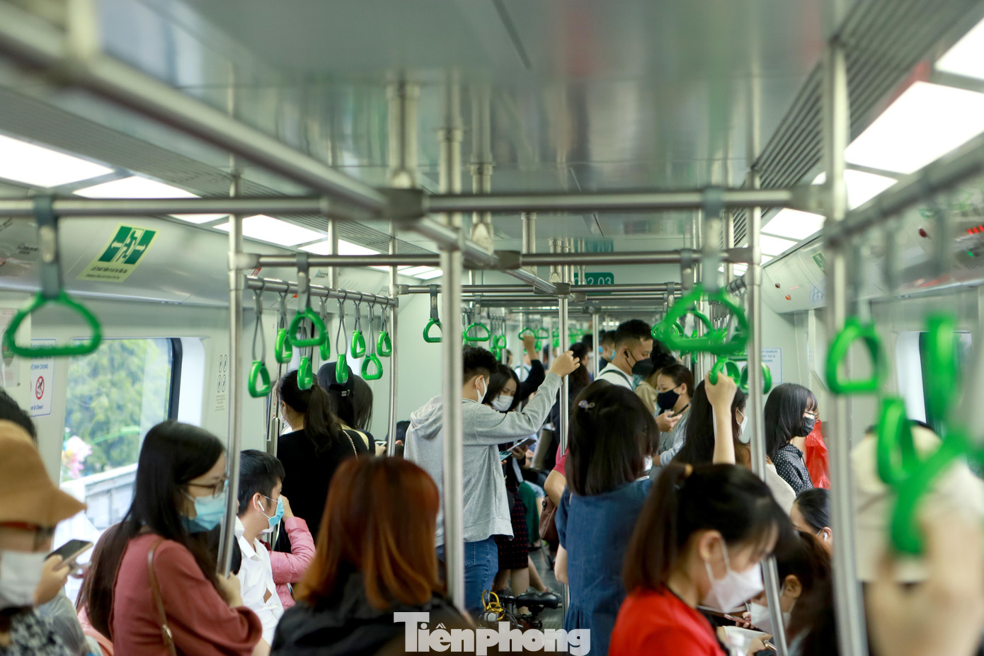 Hơn 32.000 lượt khách lựa chọn đi tàu điện mỗi ngày.