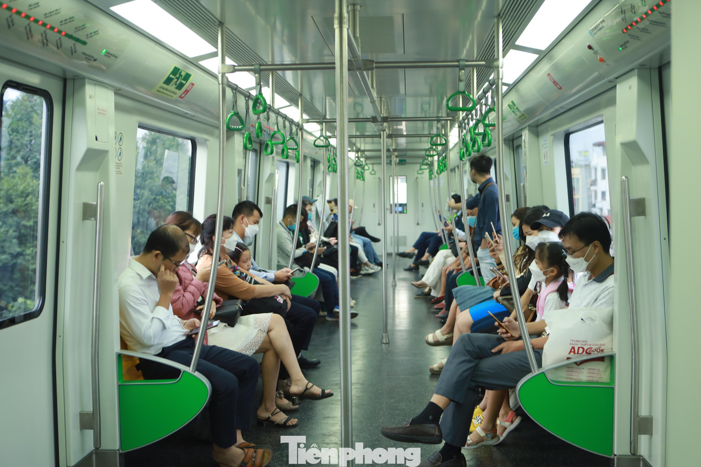 Có tới hơn 70% hành khách sử dụng vé tháng.