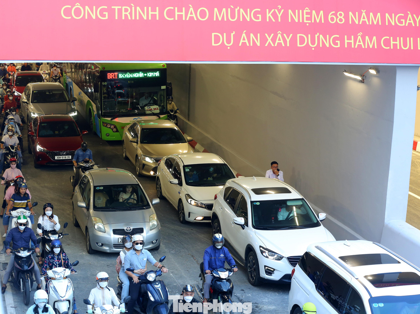 "Việc khánh thành công trình ngày hôm nay có ý nghĩa rất quan trọng, giải quyết kịp thời tình trạng ùn tắc giao thông, tạo thuận lợi, rút ngắn thời gian phương tiện lưu thông qua nút”, ông Dương Đức Tuấn - Phó Chủ tịch UBND TP Hà Nội chia sẻ trong buổi lễ thông xe sáng nay.