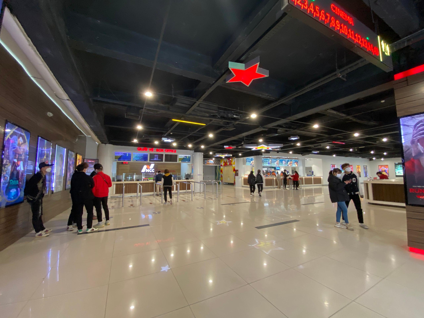 Tại Trung tâm chiếu phim quốc gia vào thời điểm 14h.