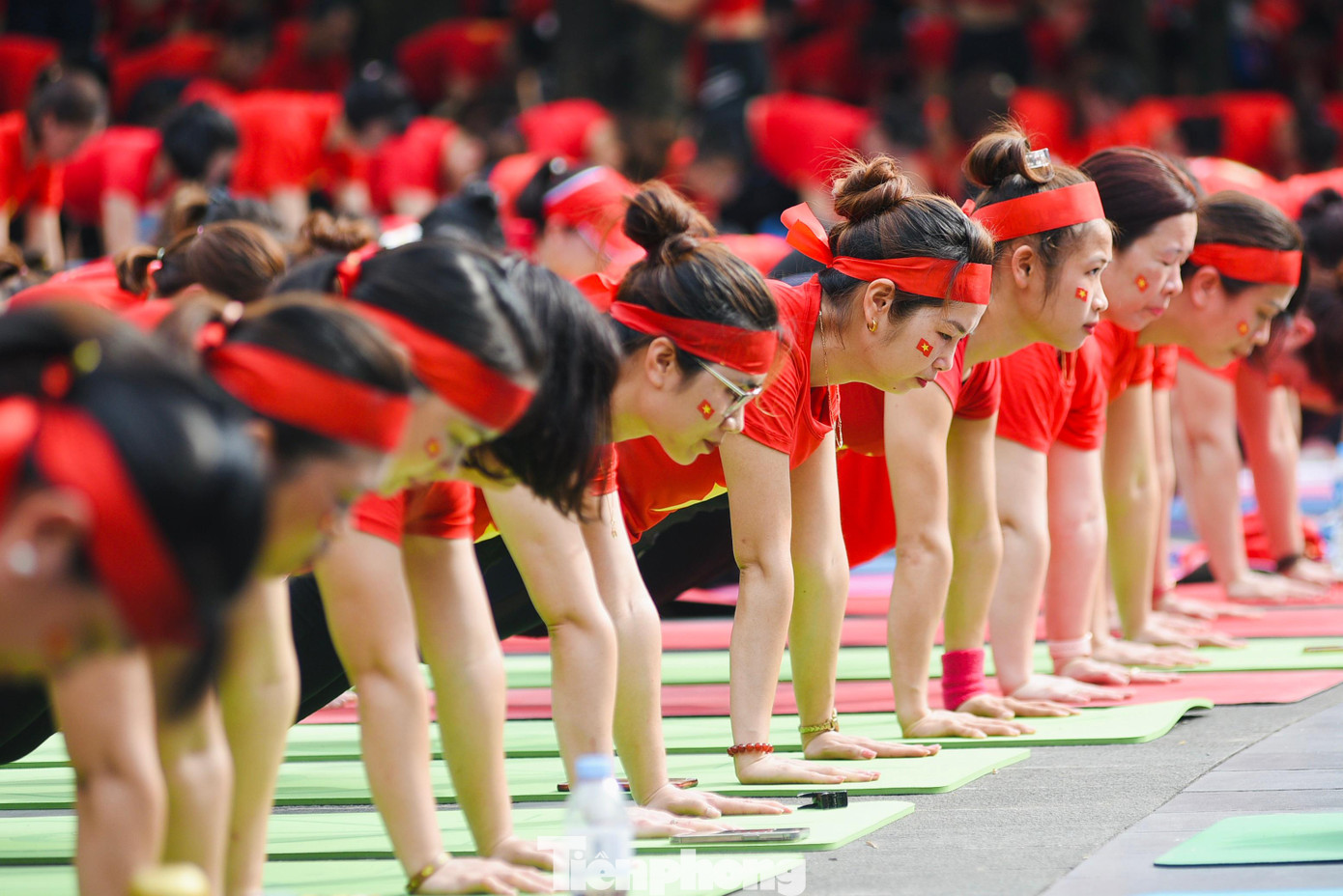 Những người tham gia đều là những người tình nguyện, luyện tập nhiều buổi trước đó để hoàn thiện phần trình diễn này.