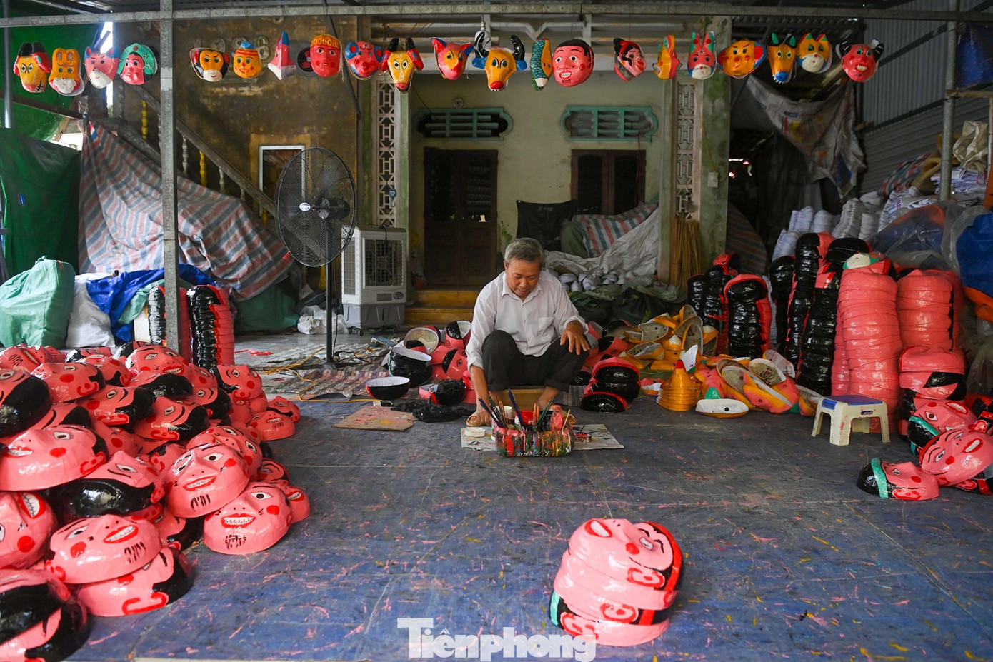 Làng Ông Hảo (xã Liêu Xá, huyện Yên Mỹ, tỉnh Hưng Yên) từ lâu đã được coi là "thủ phủ" của đồ chơi Trung thu truyền thống.