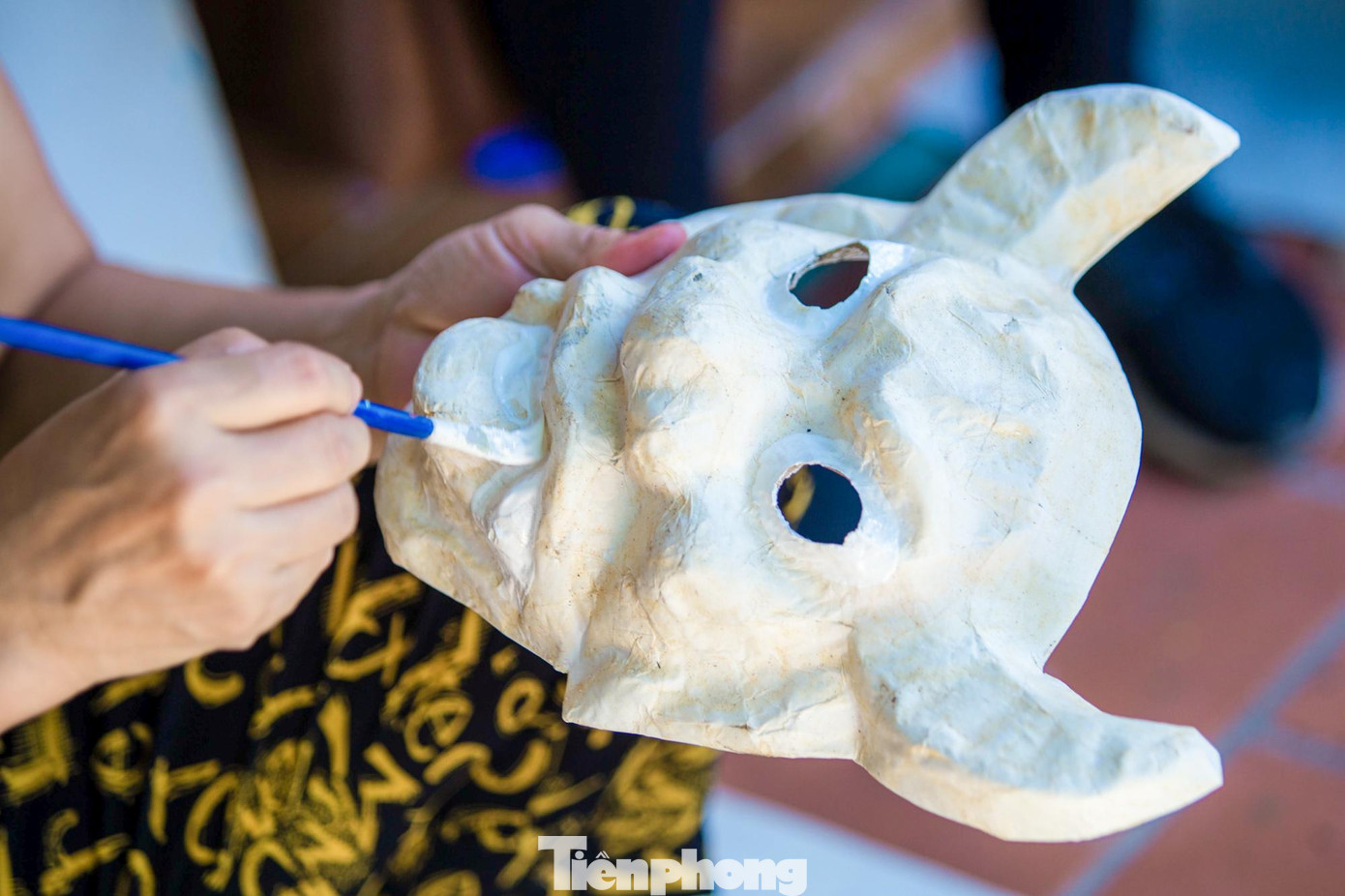 Người dân làng ông Hảo đã biến hoá thành những sản phẩm mặt nạ với muôn màu muôn vẻ hình dạng như ông Địa, thằng Bờm, các linh thú khác nhau...