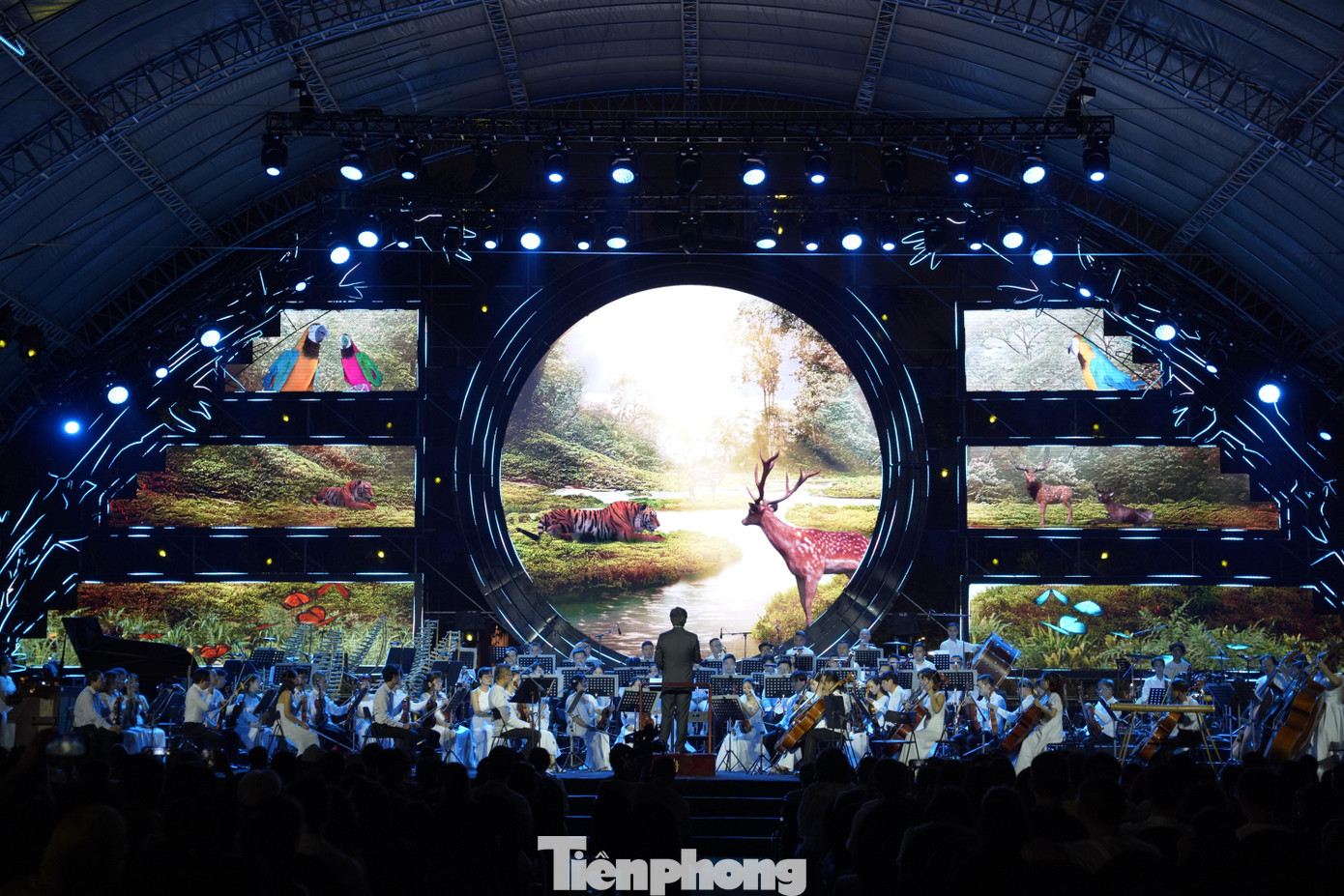 Điểm nhấn của Festival Tre 2022 là buổi hòa nhạc gây quỹ Thanh Âm Xanh với sự góp mặt của 300 nghệ sĩ biểu diễn thiện nguyện và 1.800 khán giả.