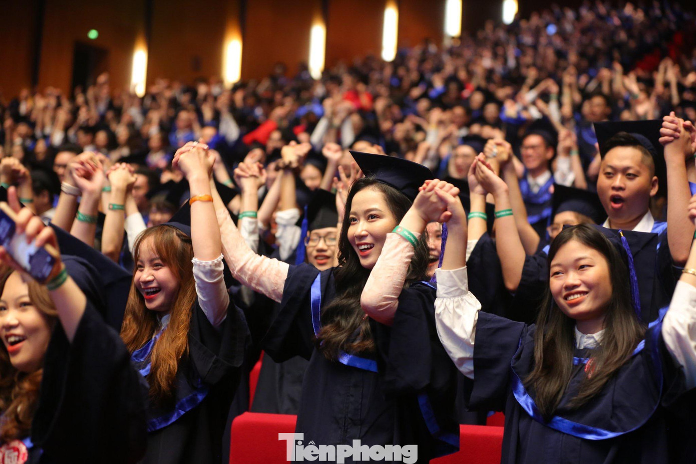 Không chỉ có bề dày thành tích, trường Đại học Ngoại thương còn nổi tiếng với nhiều nữ sinh vừa xinh đẹp vừa tài năng.