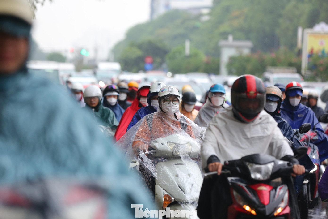 Theo Trung tâm Dự báo Khí tượng Thuỷ văn Quốc gia, do ảnh hưởng của hoàn lưu phía tây cơn bão số 6, cộng thêm tác động của không khí lạnh nên từ chiều 19.10 đến ngày 20.10, khu vực Bắc Bộ và Thanh Hóa trời chuyển rét, nhiệt độ giảm xuống từ 13 - 15 độ C ở vùng núi, từ 15 - 18 độ C ở vùng đồng bằng và Thanh Hóa.