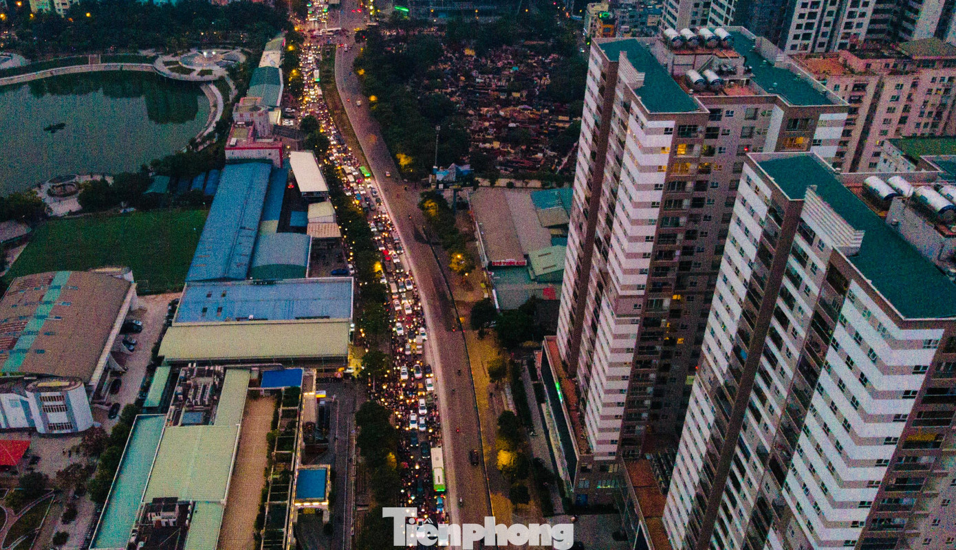 Tuyến đường thường xuyên xảy ra ùn tắc, kẹt xe nghiêm trọng vào các khung giờ cao điểm.