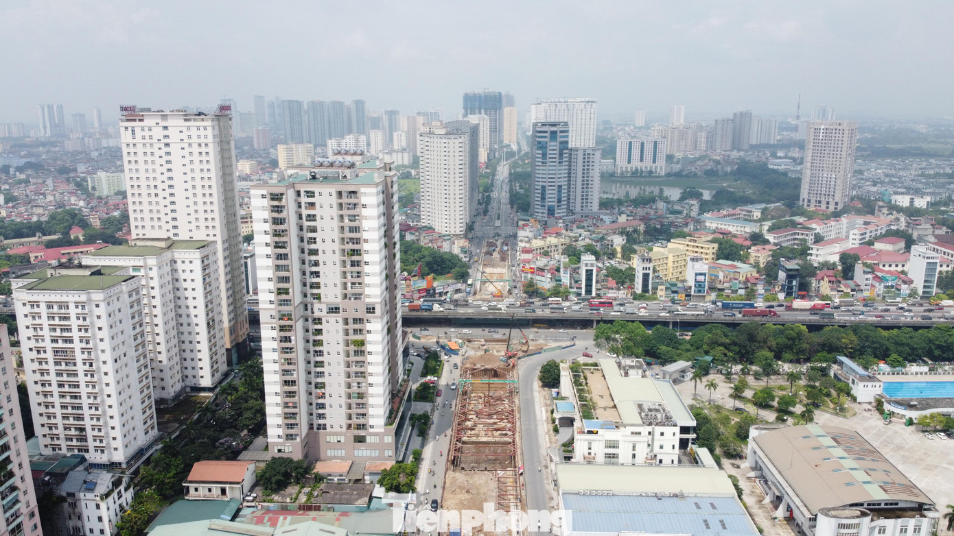 Nơi đây luôn trở thành “điểm nóng” của thủ đô trong những khung giờ cao điểm cả sáng và chiều.