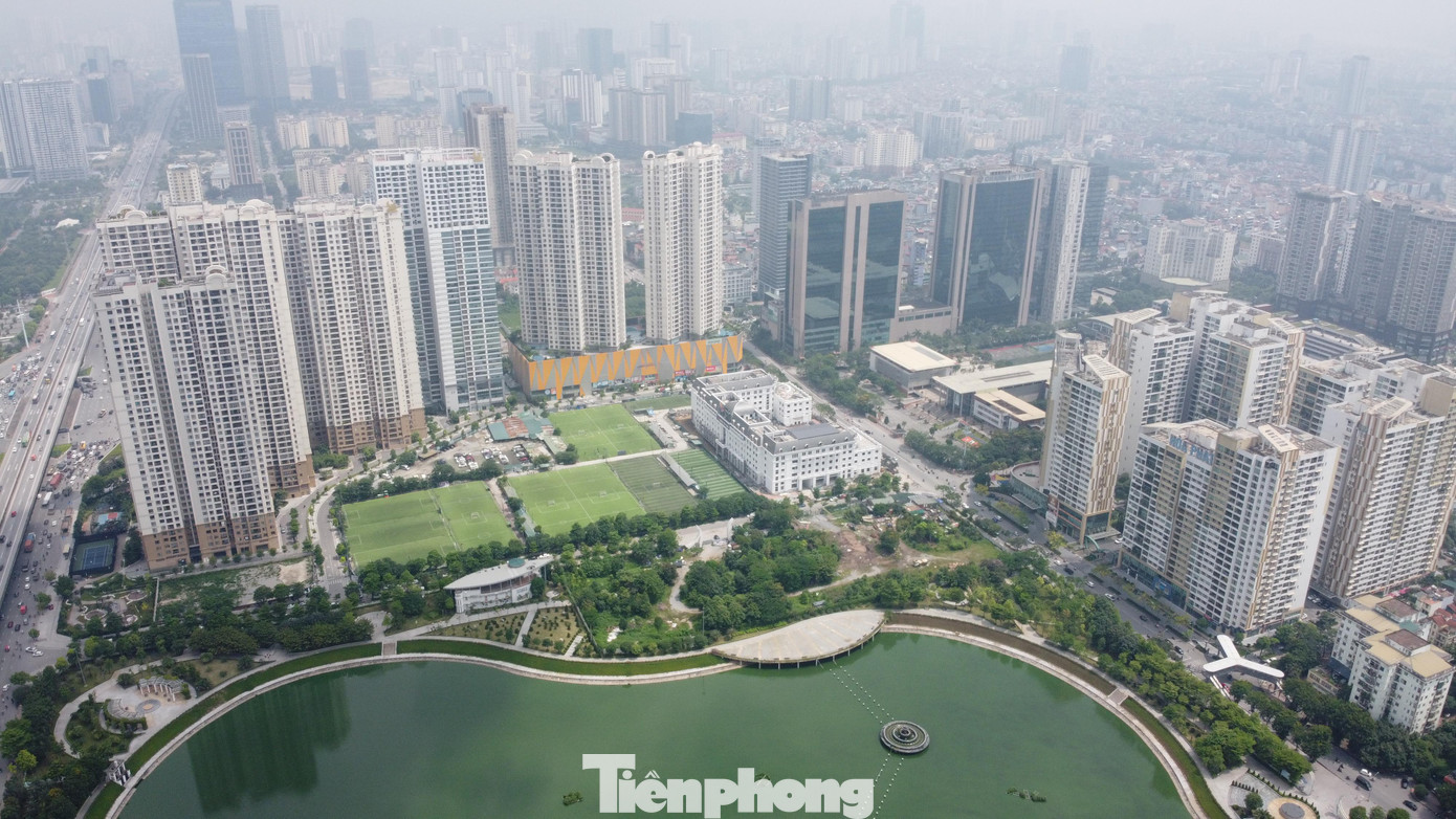 Tuyến đường Lê Văn Lương - Tố Hữu là 1 trong những tuyến đường đẹp của Thủ đô nhưng luôn trong tình trạng quá tải về hạ tầng.