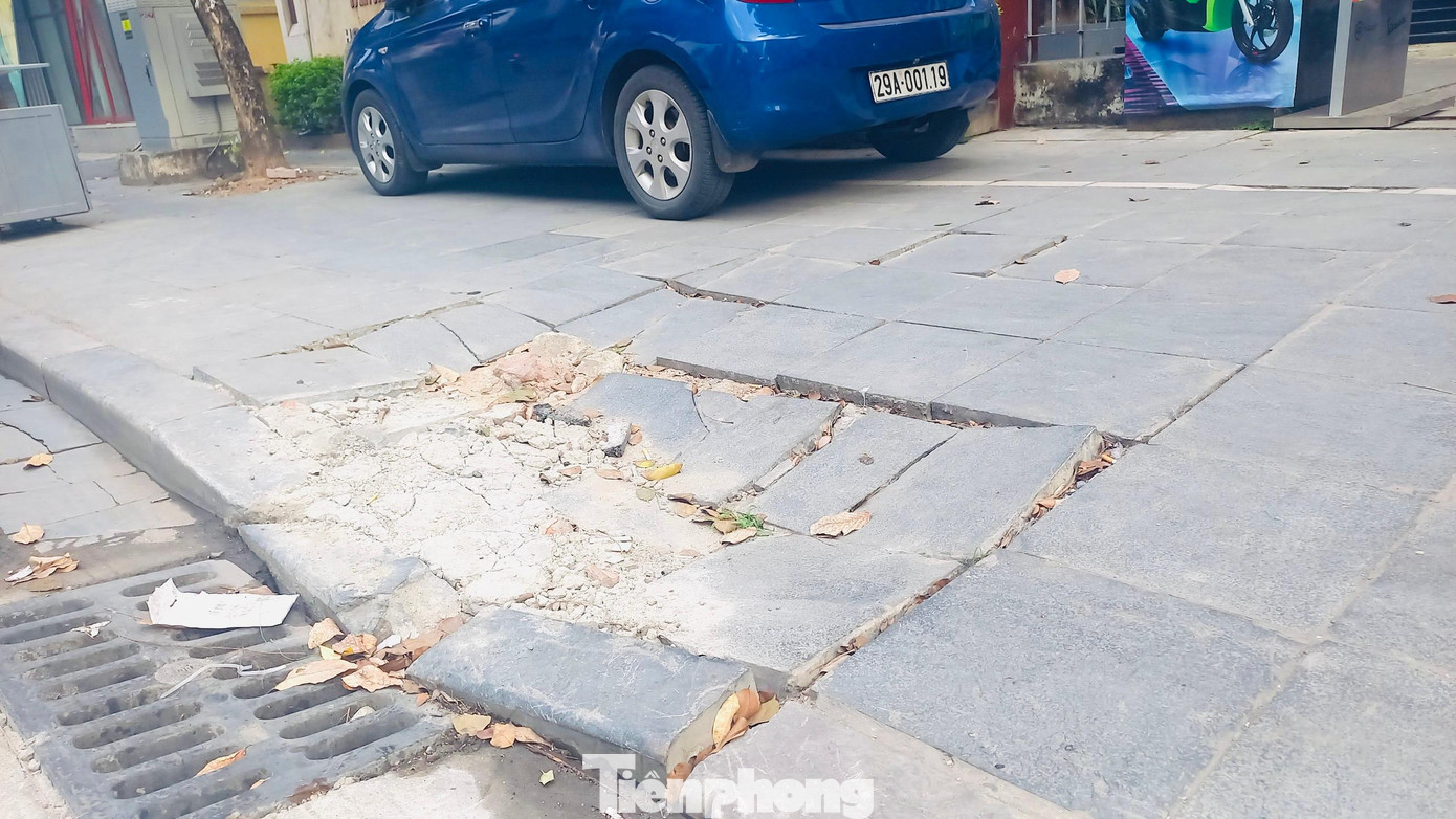 Nhiều đoạn sụt lún vỡ nát...