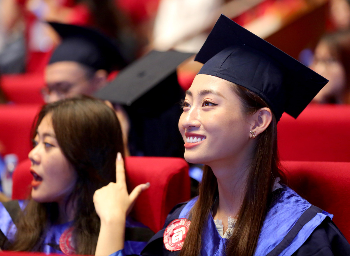 Chia sẻ với báo Tiền Phong, hoa hậu Lương Thuỳ Linh cho biết điểm khoá luận tốt nghiệp được 4/4 và GPA tổng kết được 3,6/4 toàn khoá.