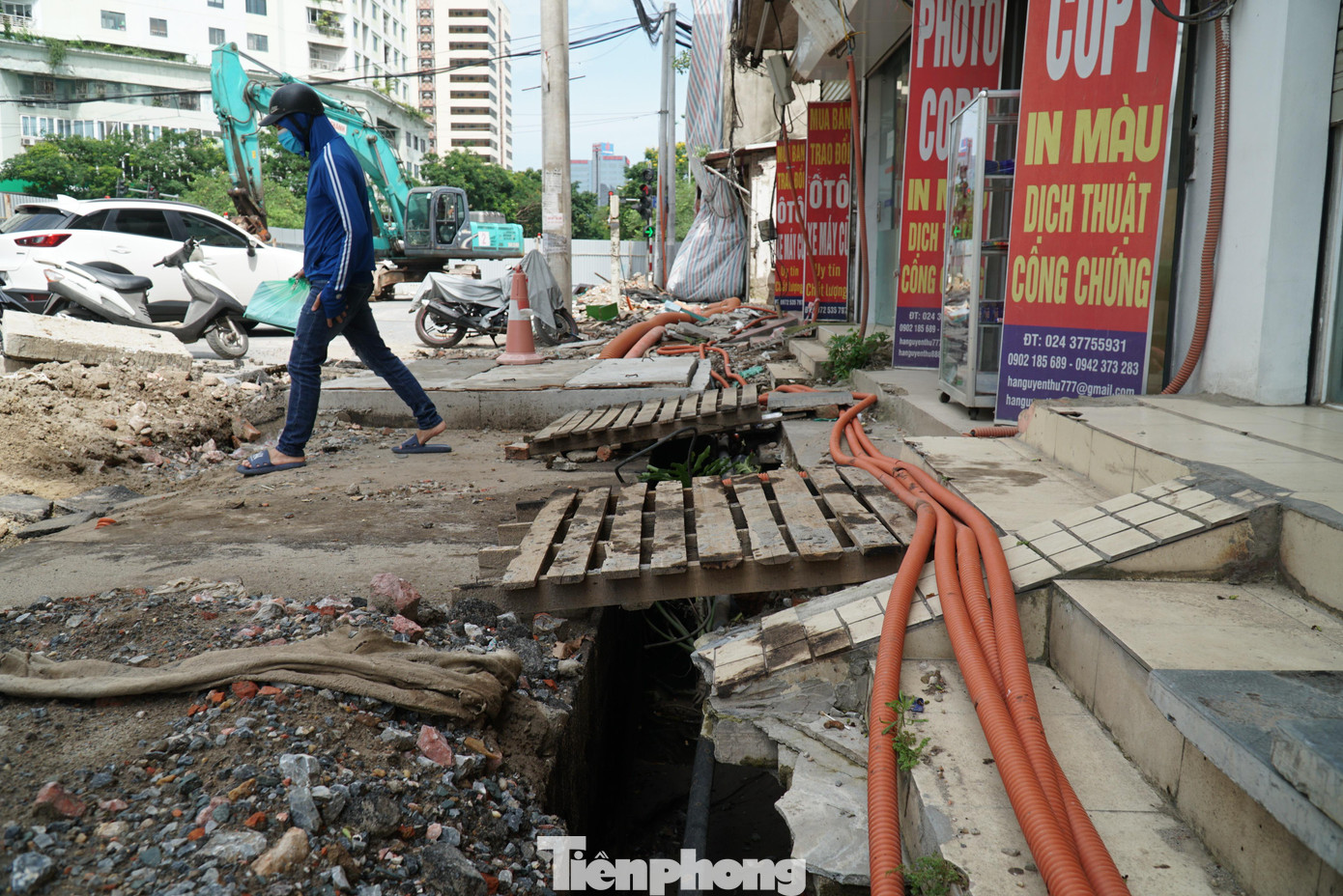 Công trường vẫn ngổn ngang tại thời điểm ngày 8/6 theo ghi nhận của báo Tiền Phong.