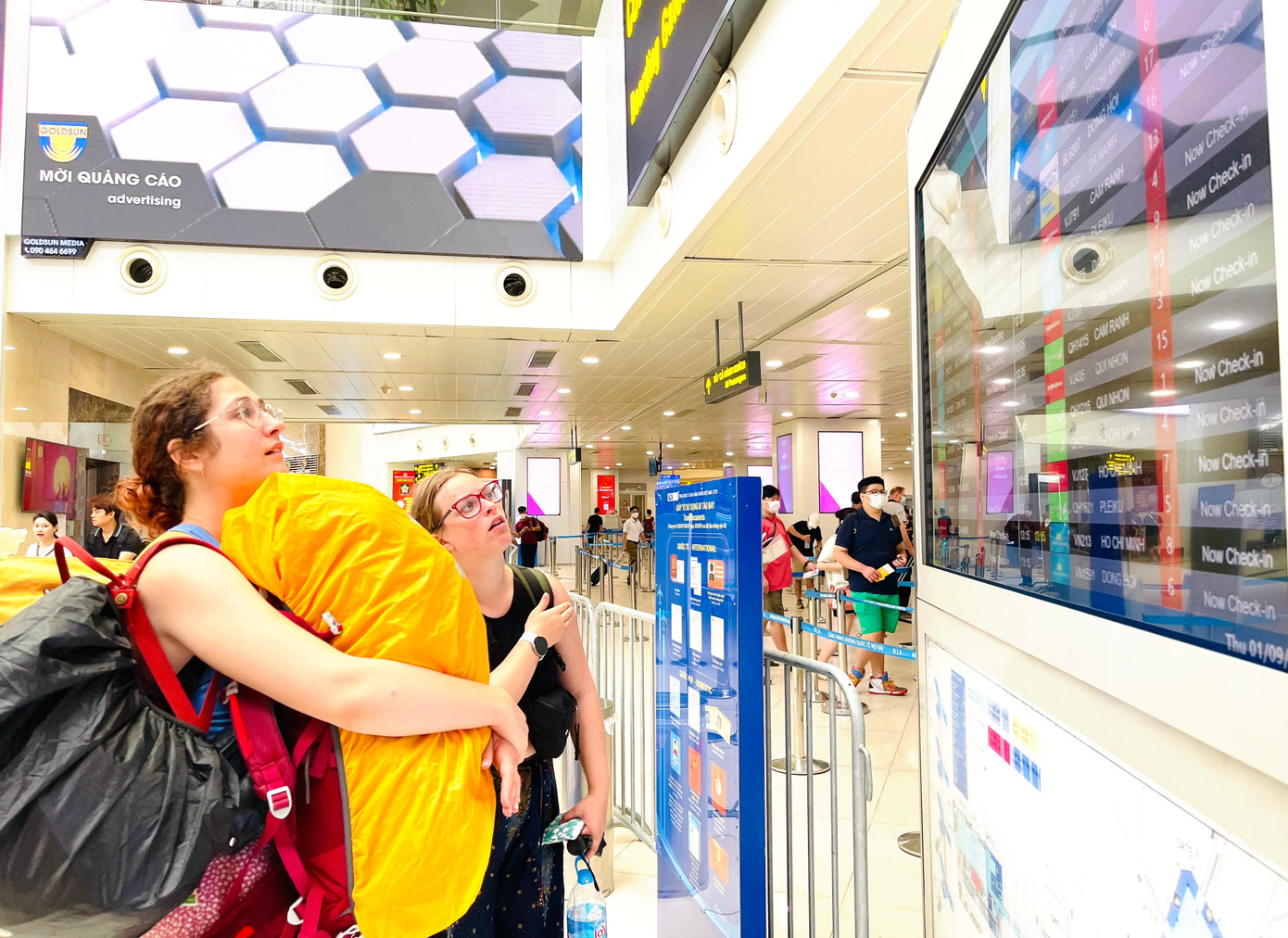 Có 3 khung giờ cao điểm nội địa đến, gồm các khung giờ từ 16h-17h, 19h-20h, 20h-21h, mỗi khung giờ có hơn 2,5 ngàn khách qua Cảng.