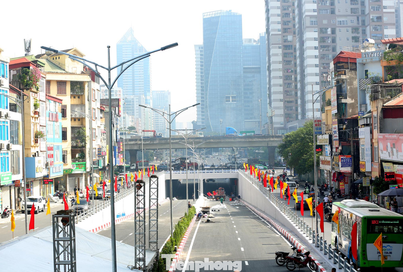 Sau khi thông xe hầm chui Lê Văn Lương, sáng 6/10, UBND Hà Nội sẽ khởi công dự án hầm chui tiếp theo tại vành đai 2.5 cắt qua đường Giải Phóng.