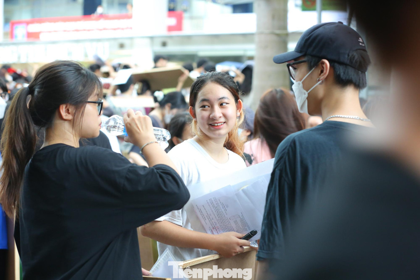 Nhiều thí sinh khá thoải mái tâm lý trước khi vào kỳ thi...