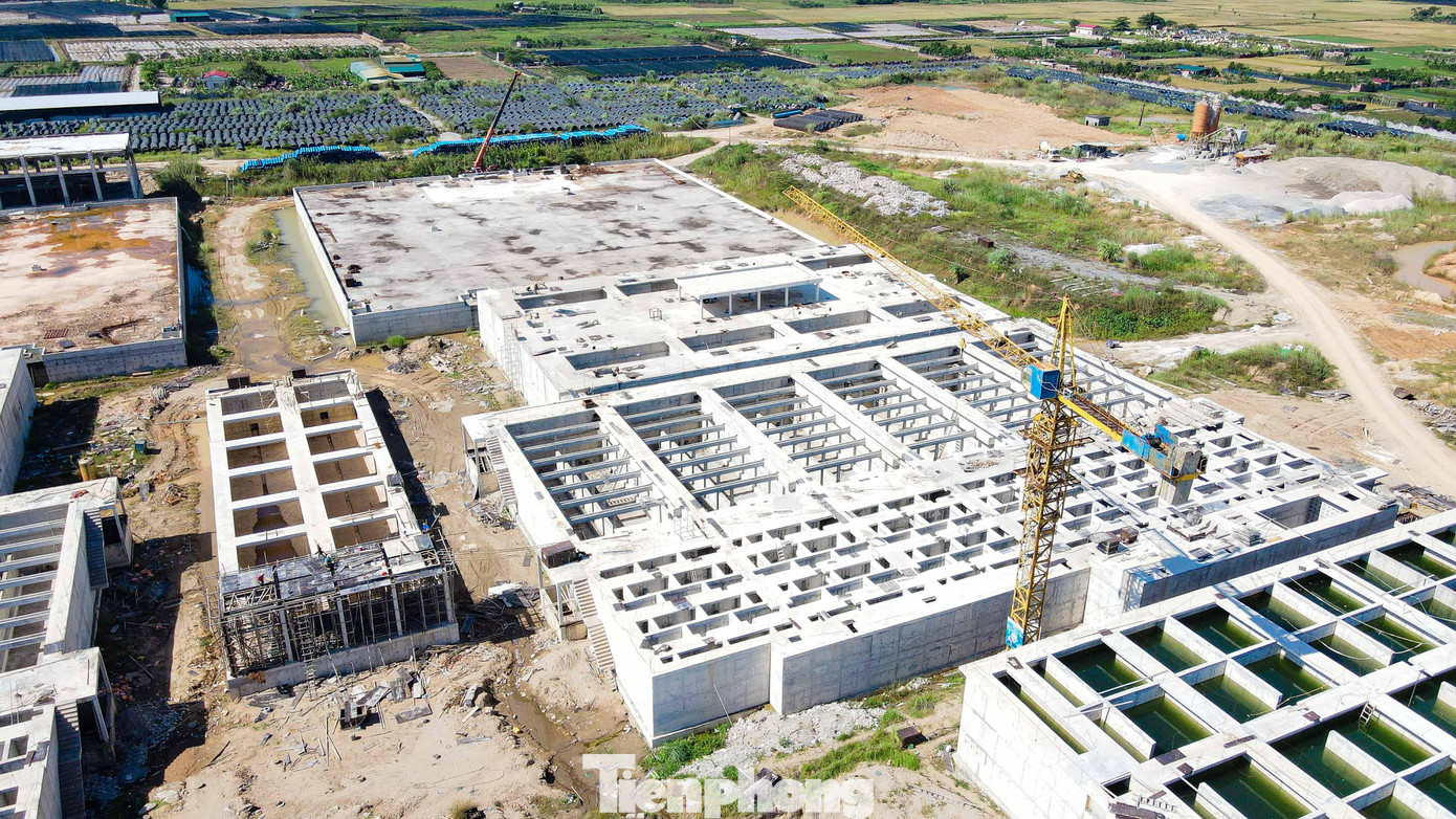 Hiện tại khó khăn nhất của dự án là hạng mục xây dựng đường ống nước đi ngầm dưới lòng đất qua địa bàn xã Liên Hồng.