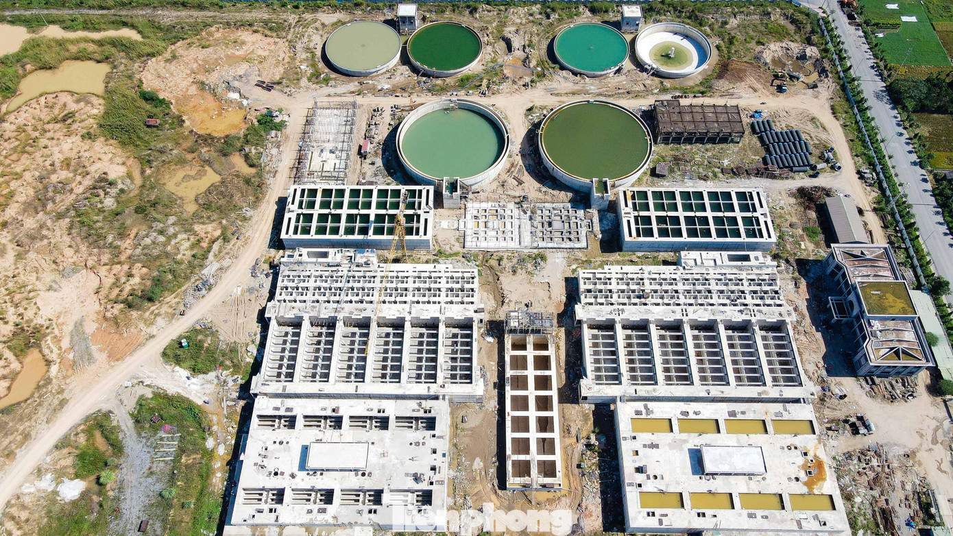 Giai đoạn hai, nhà máy có thể hoạt động với công suất 450.000 m3/ngày đêm, đảm bảo cung cấp nước cho khu vực phía Nam sông Hồng bao gồm: Đô thị trung tâm Hà Nội (các quận nội thành) và các khu vực chưa có hệ thống cấp nước thuộc phía Tây đường vành đai 3, phía Bắc đường quốc lộ 32 (thuộc quận Bắc Từ Liêm, huyện Đan Phượng).