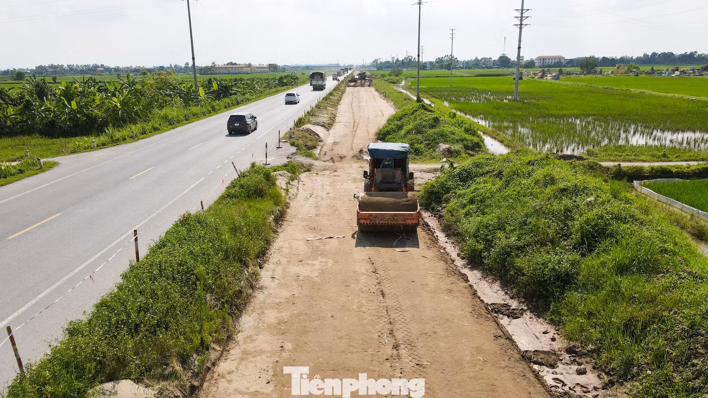 Trước đó tháng 1/2019, Bộ Giao thông Vận tải đã thông xe cầu Hưng Hà và tuyến đường nối cao tốc Hà Nội - Hải Phòng và Cầu Giẽ - Ninh Bình (giai đoạn 1).