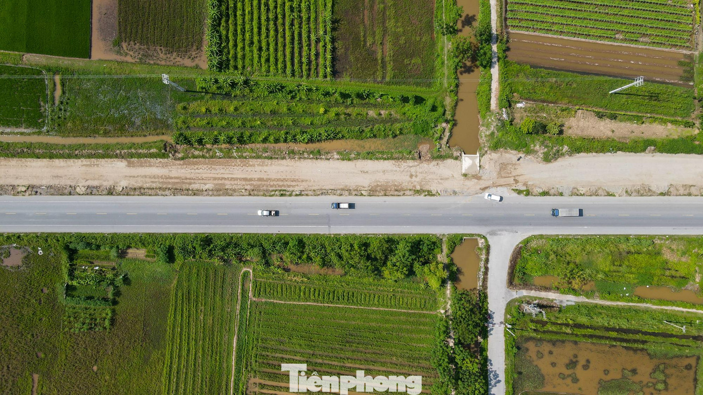 Tuyến đường gồm hai đoạn: Đoạn nối từ cao tốc Hà Nội - Hải Phòng (tại nút giao quốc lộ 39) đến cầu Hưng Hà dài 24 km với vốn đầu tư 1.077 tỷ đồng do tỉnh Hưng Yên đầu tư. Đoạn nối từ cao tốc Cầu Giẽ - Ninh Bình (tại nút giao Liêm Tuyền) đến cầu Hưng Hà dài 15 km do tỉnh Hà Nam đầu tư với tổng vốn 923 tỷ đồng.