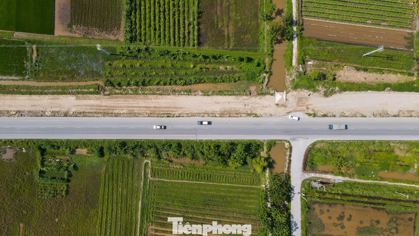Tuyến đường gồm hai đoạn: Đoạn nối từ cao tốc Hà Nội - Hải Phòng (tại nút giao quốc lộ 39) đến cầu Hưng Hà dài 24 km với vốn đầu tư 1.077 tỷ đồng do tỉnh Hưng Yên đầu tư. Đoạn nối từ cao tốc Cầu Giẽ - Ninh Bình (tại nút giao Liêm Tuyền) đến cầu Hưng Hà dài 15 km do tỉnh Hà Nam đầu tư với tổng vốn 923 tỷ đồng.