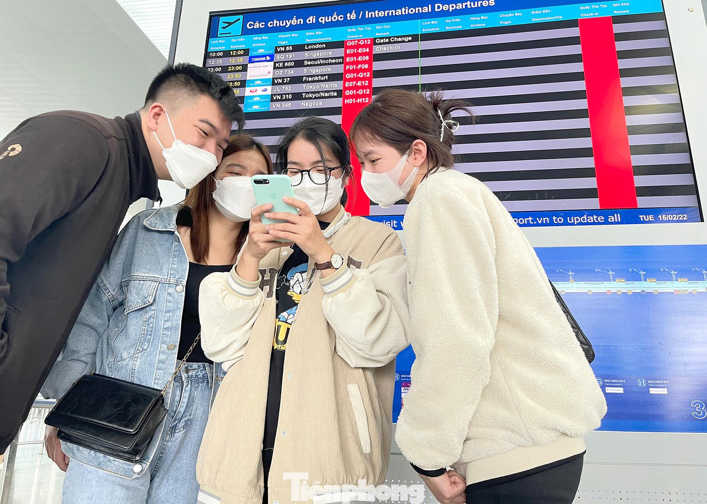 Dự kiến ngày 15/2 sẽ có tổng 85 chuyến bay quốc tế, trong đó 23 chuyến bay quốc tế chở khách (14 đi, 9 đến; khoảng 2500 khách) và 62 chuyến bay chở hàng".