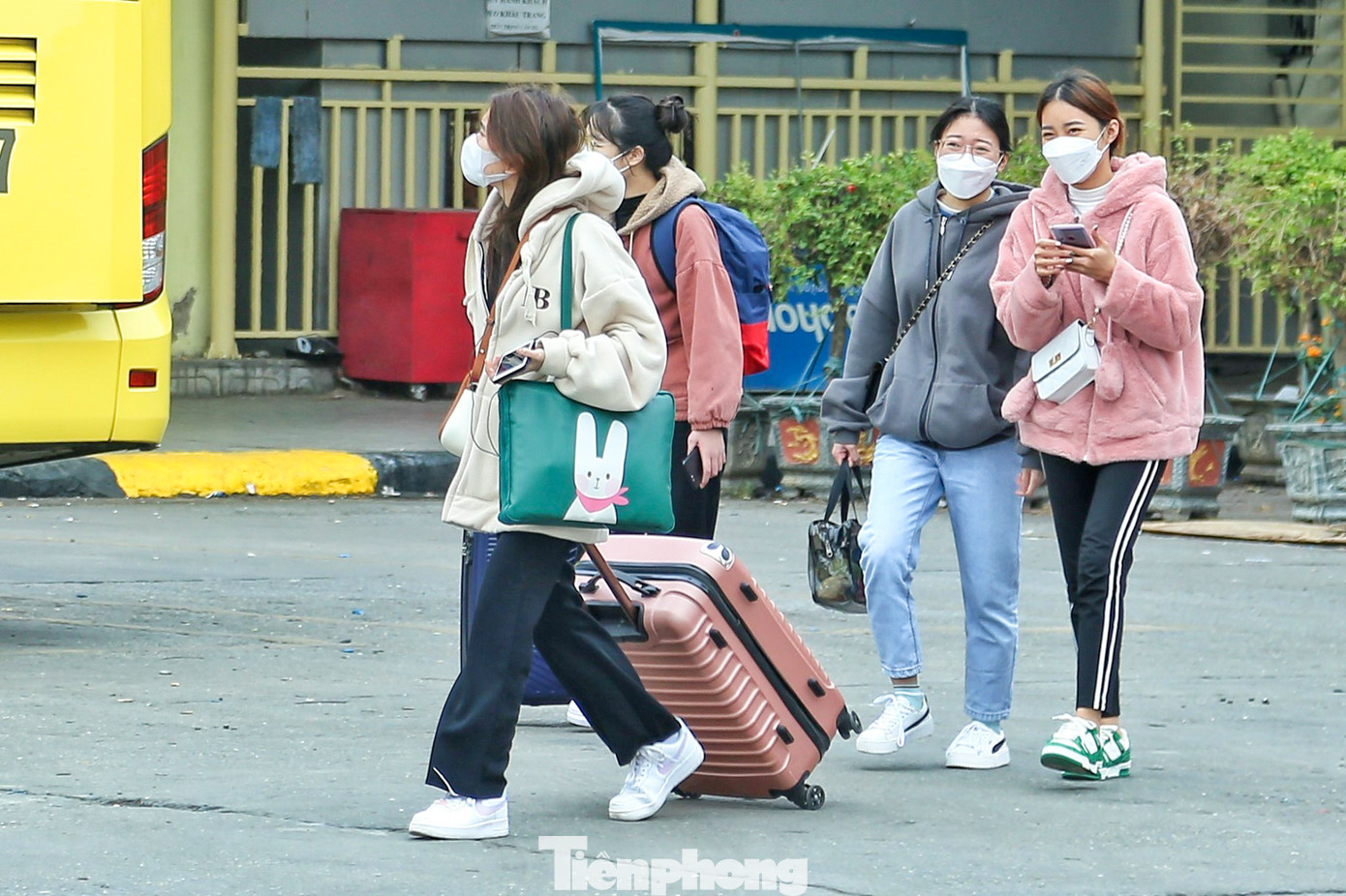 Sinh viên lên đường về quê ăn Tết cùng gia đình.