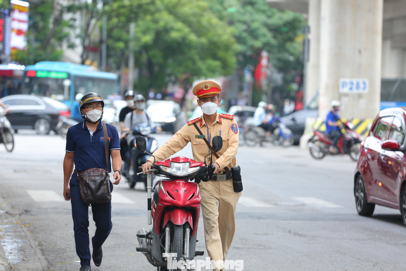 Thời gian gần đây có nhiều vụ tai nạn nghiêm trọng xảy ra khi người điều khiển phương tiện giao thông đã tham gia uống rượu, bia.