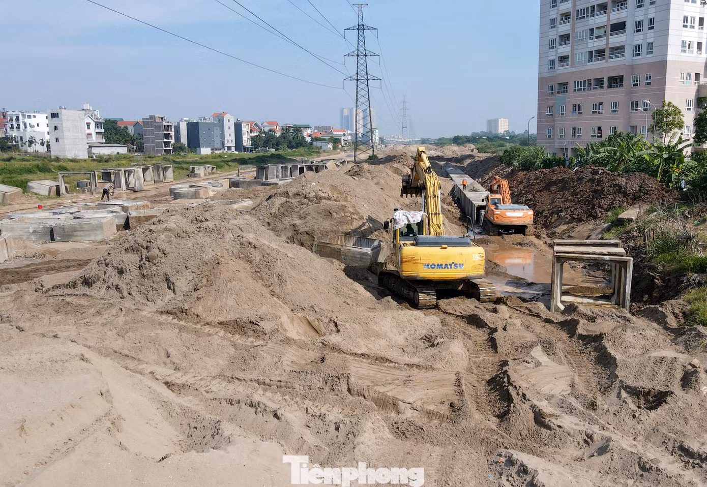 Hiện tại dự án vẫn đang tồn tại một số vướng mắc liên quan đến công tác giải phóng mặt bằng. Còn 4 vị trí chưa được GPMB là đường điện cao thế đang nằm ở giữa đường, khu di chỉ khảo cổ Vườn Chuối, một phần diện tích đất quốc phòng và một hộ dân.